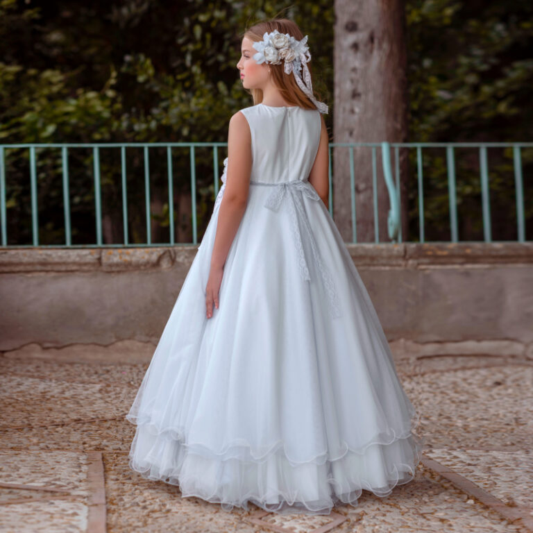 MG 103 | Vestido longo azul bebé com flor no cinto a combinar.