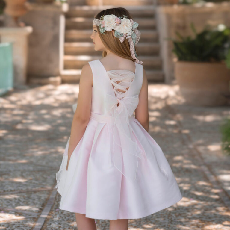 MG 214 | Vestido rosa bebé, pormenor de laço e flor na frente e costas em espartilho.