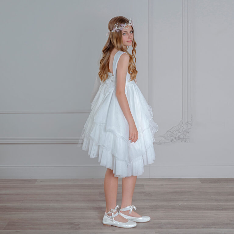 MM 569 | Vestido branco de rabona latera costa aberta e cinto em rosa.