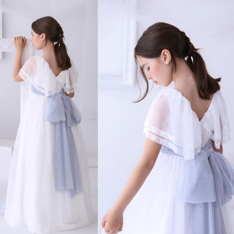 NS 5677 | Vestido branco, manga transparente e cinto azul.