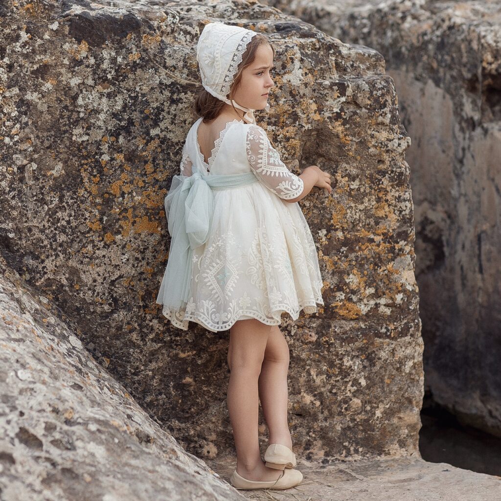 CS 101 | Vestido de manga três quartos e renda com pormenores verde água.